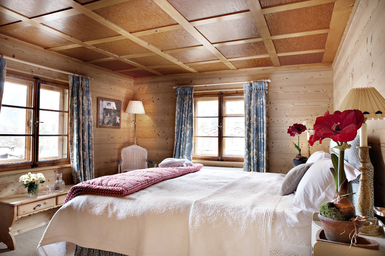 Double bedroom in Chalet Bear, Klosters