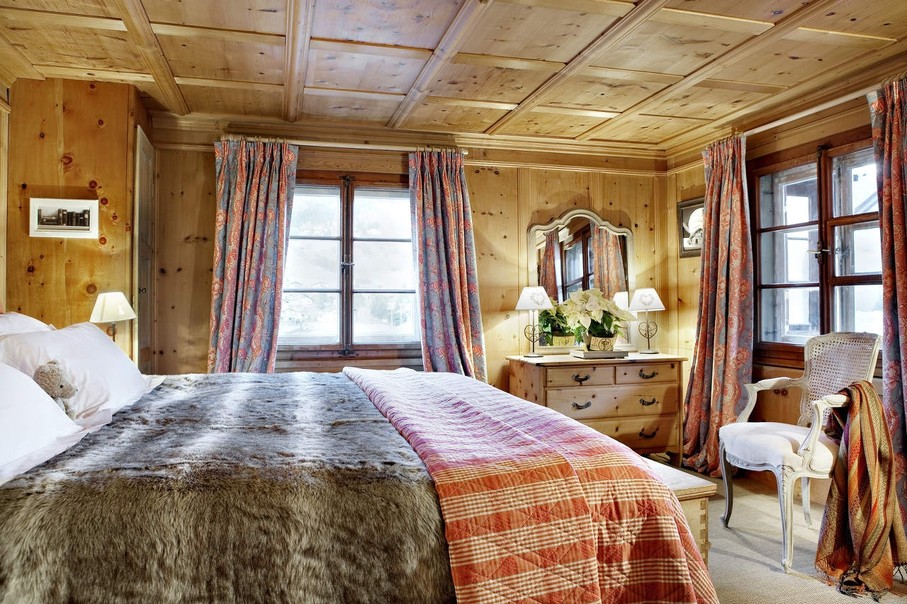 Double bedroom in Chalet Bear, Klosters
