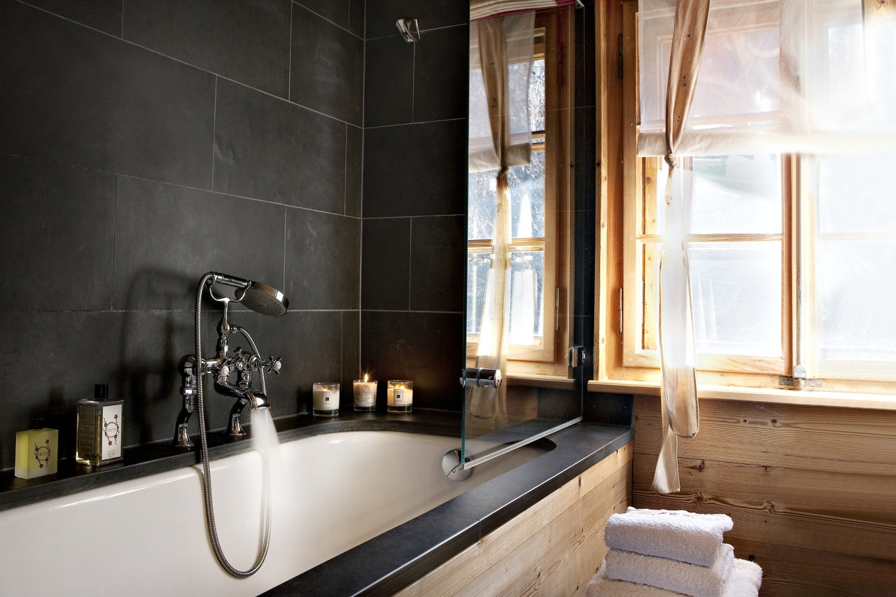 Bathroom in Chalet Bear, Klosters