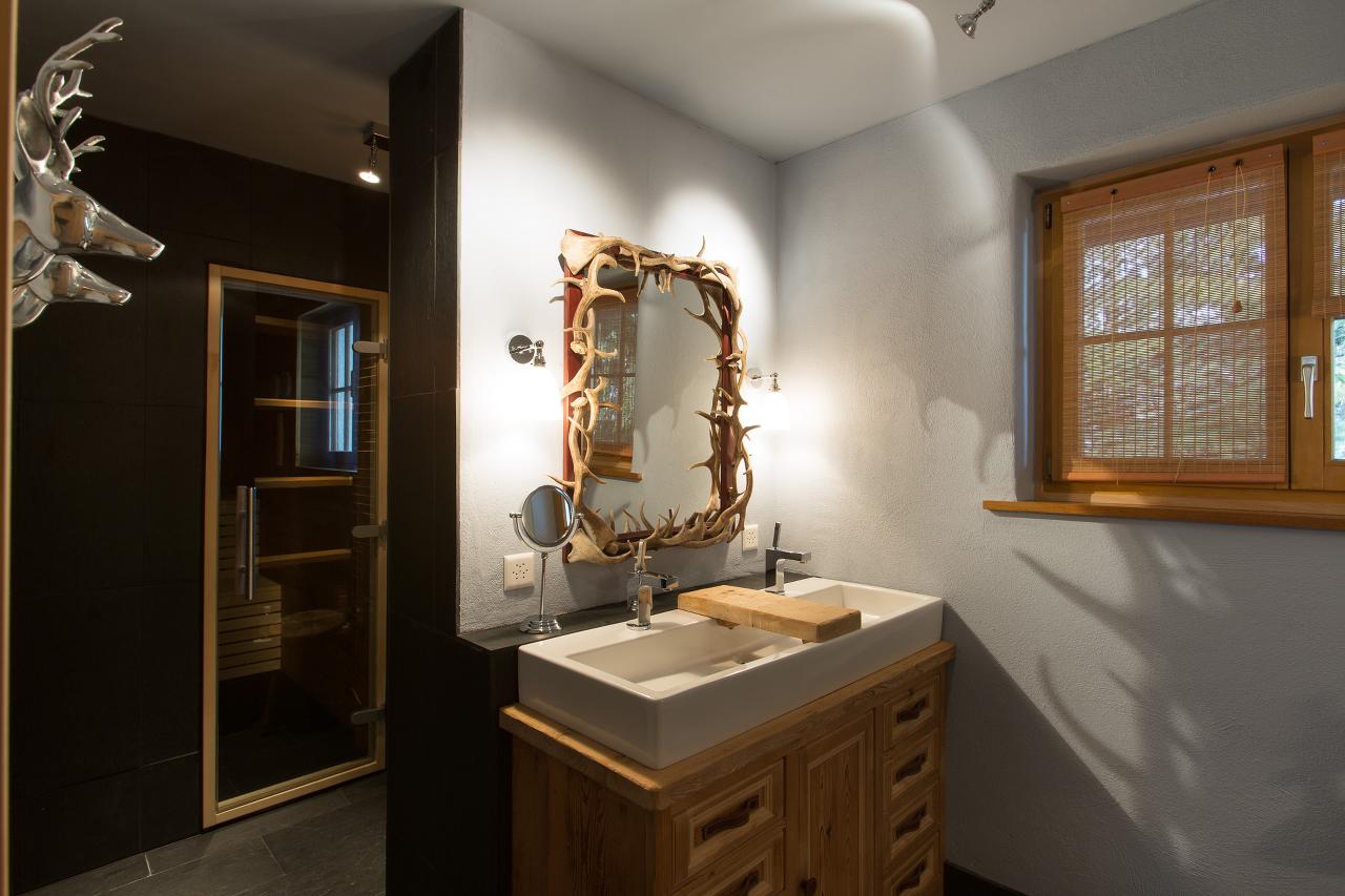 Bathroom in Chalet Bortji, Davos