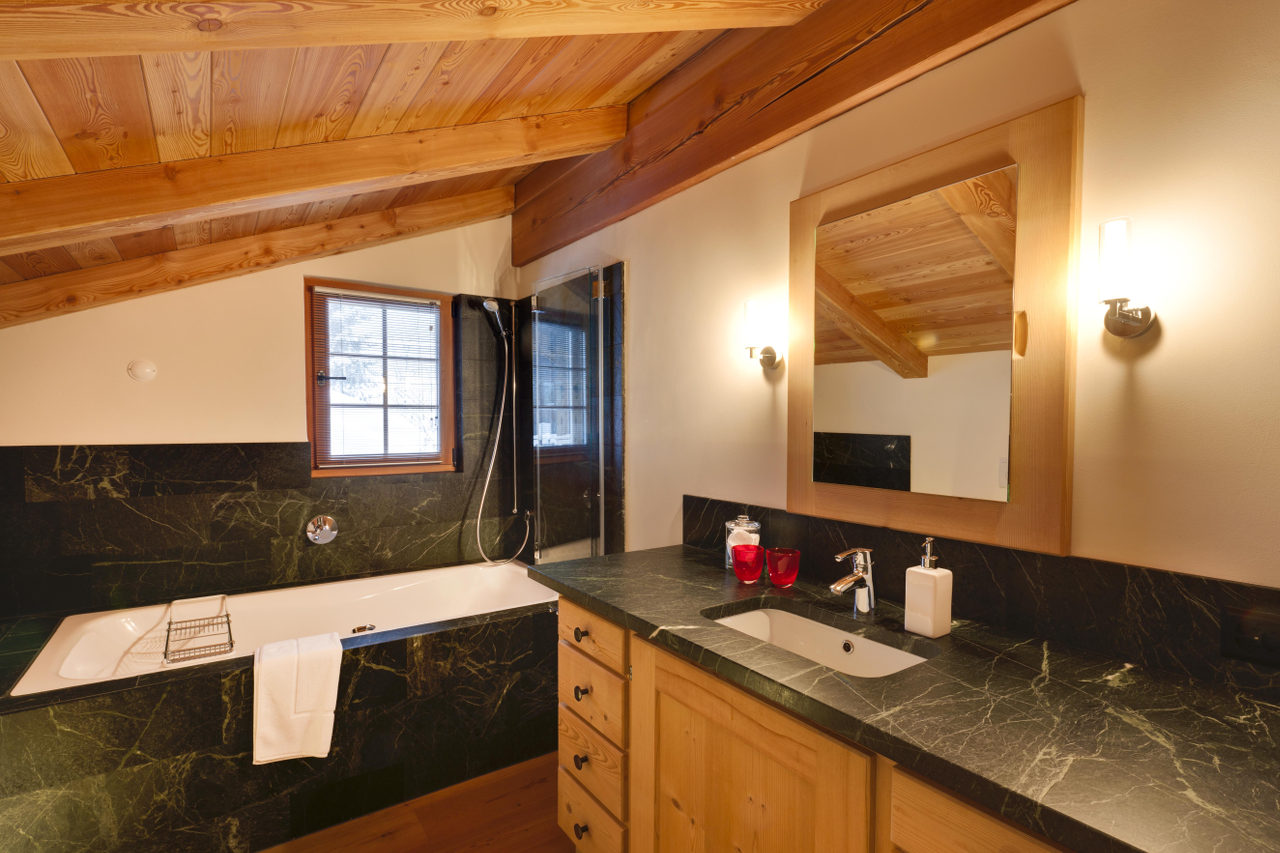 Bathroom in Chalet Chimera, Klosters