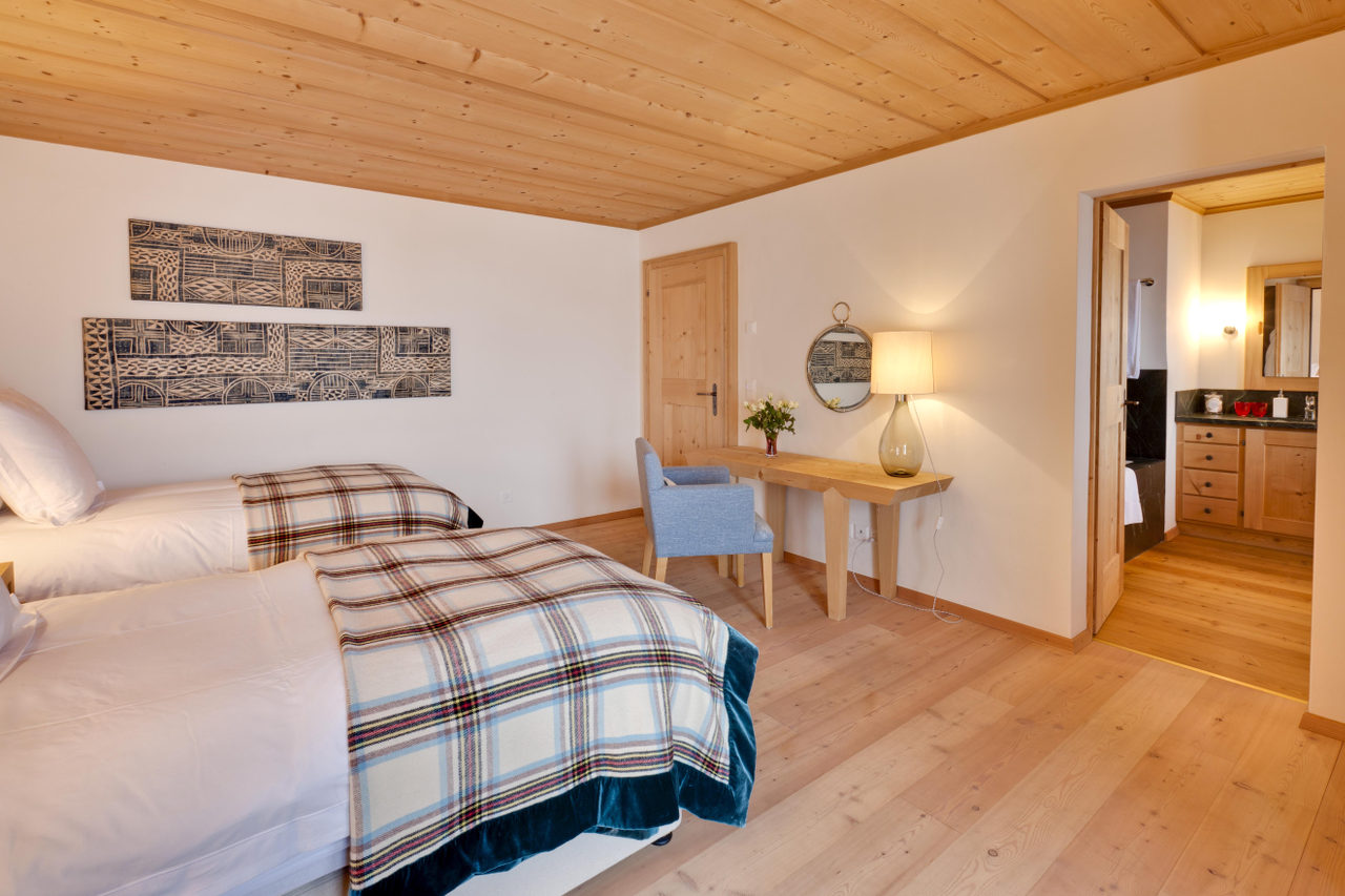 Twin bedroom in Chalet Chimera, Klosters