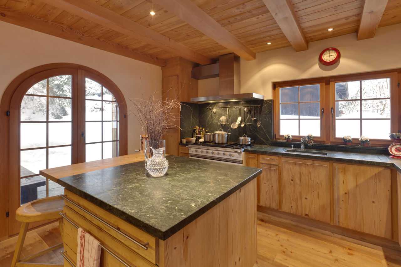Kitchen in Chalet Chimera, Klosters