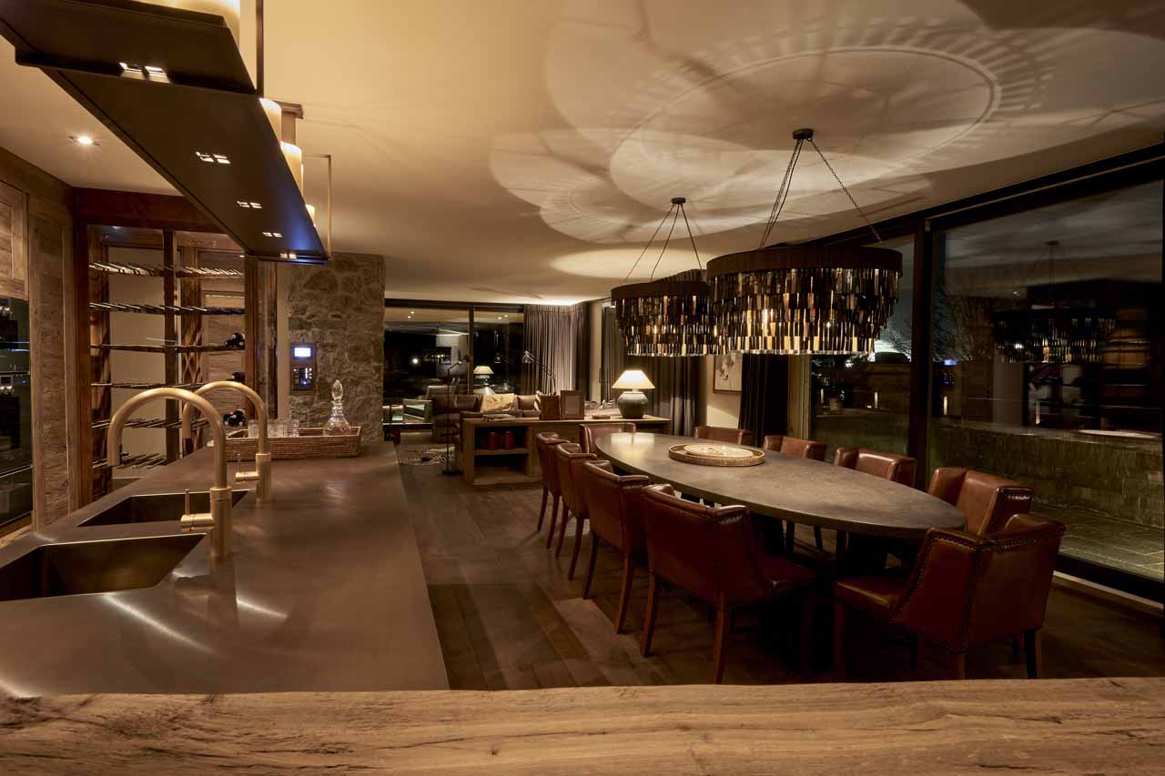 Dining table in Penthouse Elbert Lodge, Davos