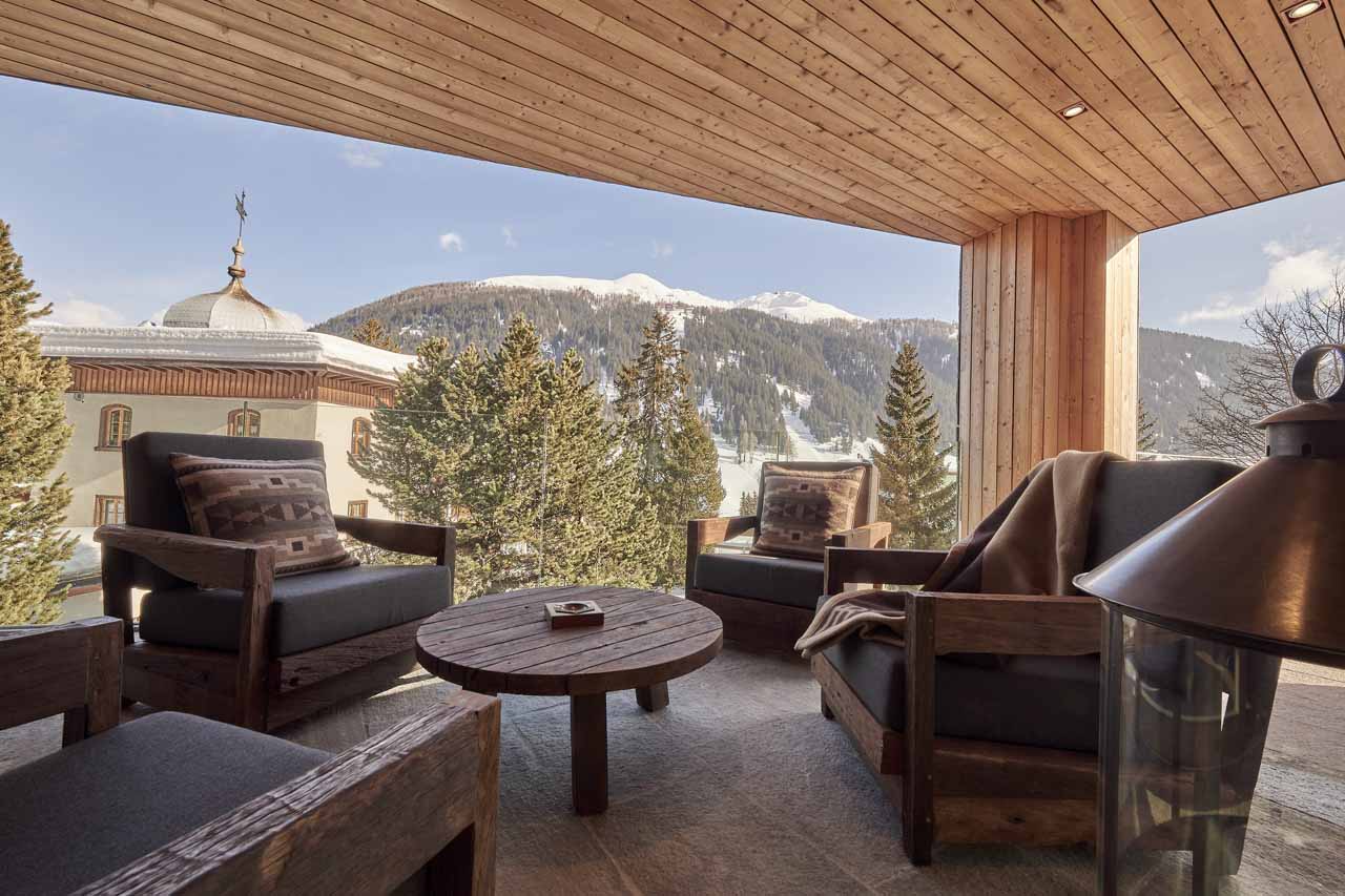 Balcony with outdoor seating in Penthouse Elbert Lodge, Davos