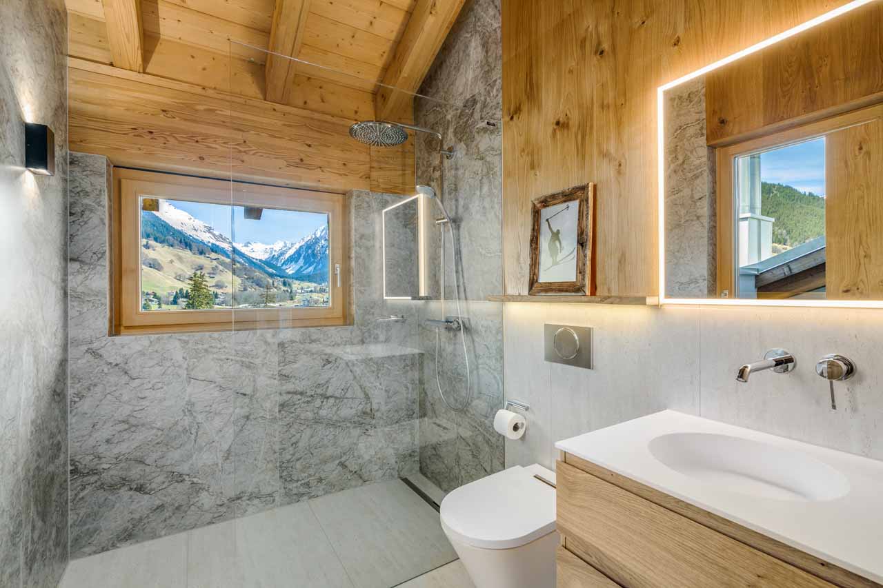 Shower room in Penthouse Silvretta, Klosters