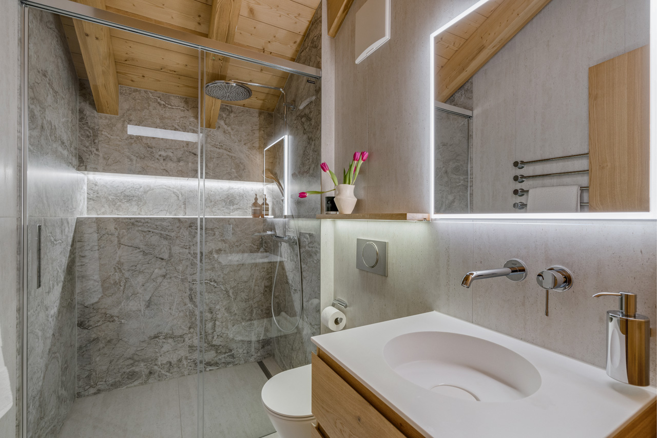 Shower room in Penthouse Silvretta, Klosters
