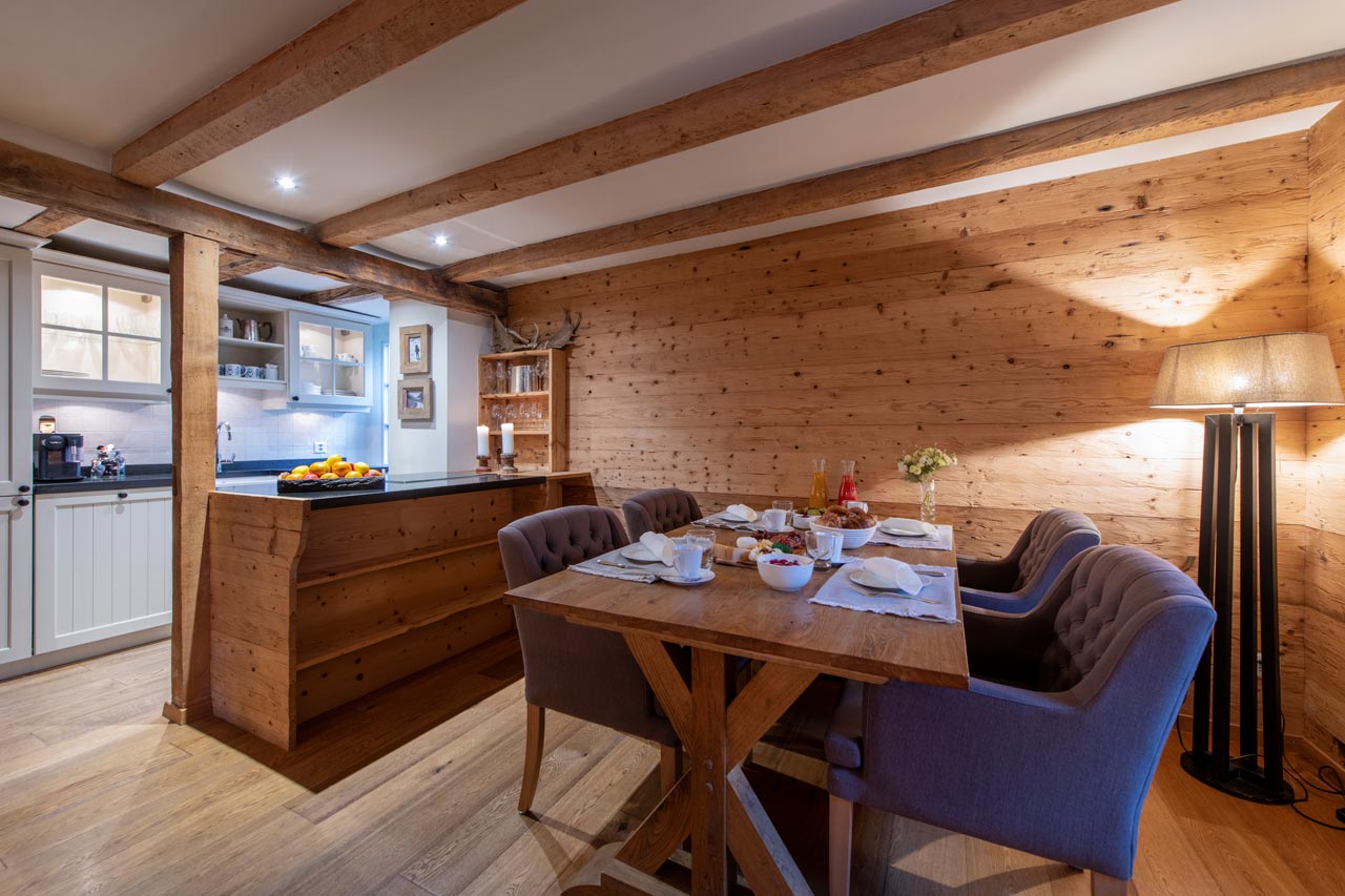 Dining area and kitchen at Chalet Chocolate Box in Davos