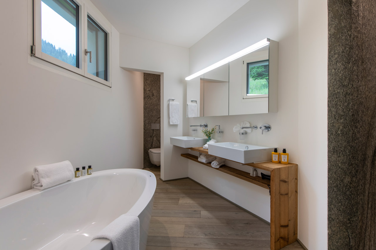 En-suite bathroom at Chalet Seehorn in Davos