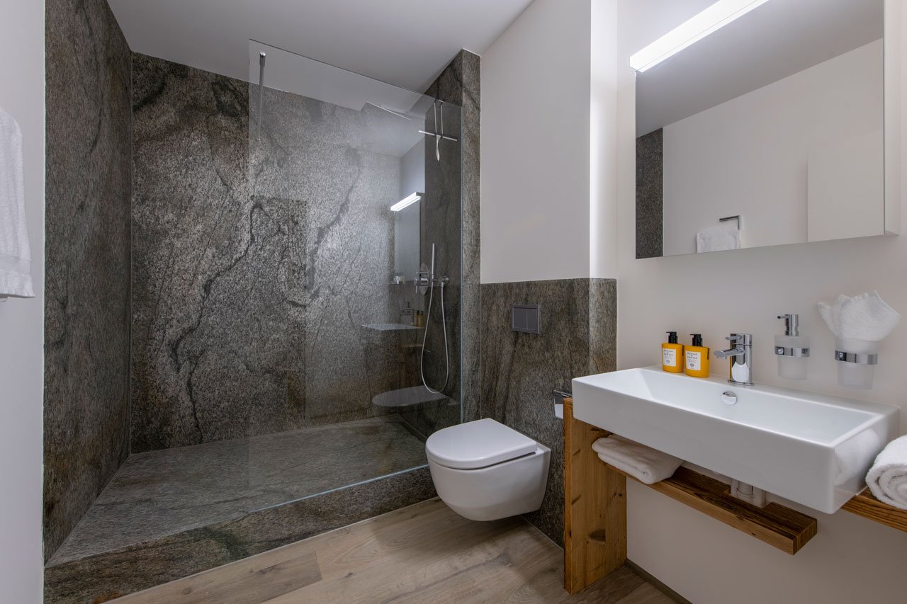 Shower room four at Chalet Seehorn in Davos