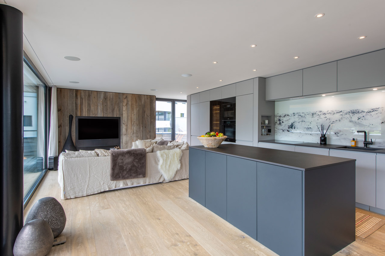 Living area and kitchen at Penthouse Attica in Davos